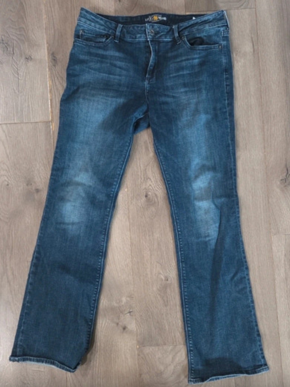 Lucky Brand Women’s Medium/Dark Blue Flare Jeans